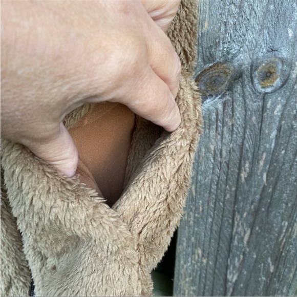 NWT Suzanne Betro Khaki Camel Tan Teddy Zip up Vest with Pockets Size Sm… - Picture 5 of 7